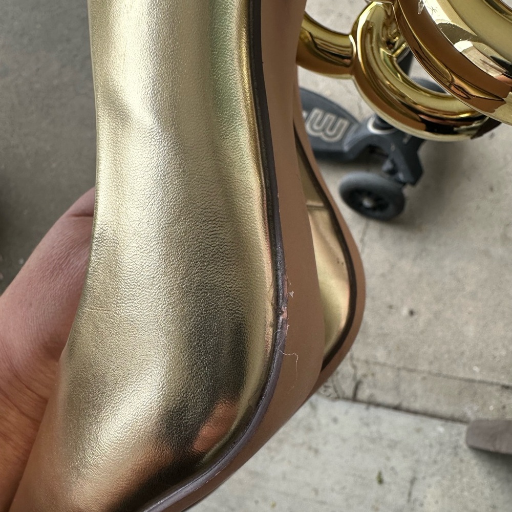 Elegant Gold Heels with Artistic Design - Picture 7 of 9